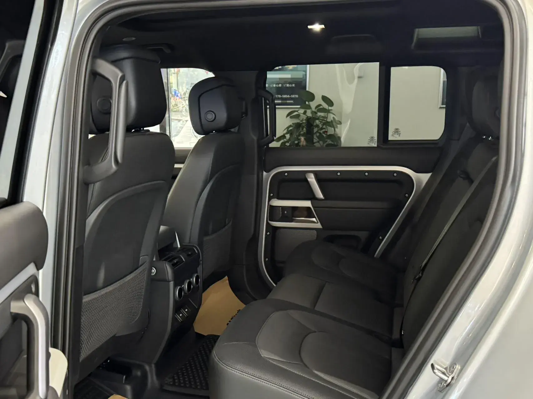 2024 LAND ROVER thumbnail 4