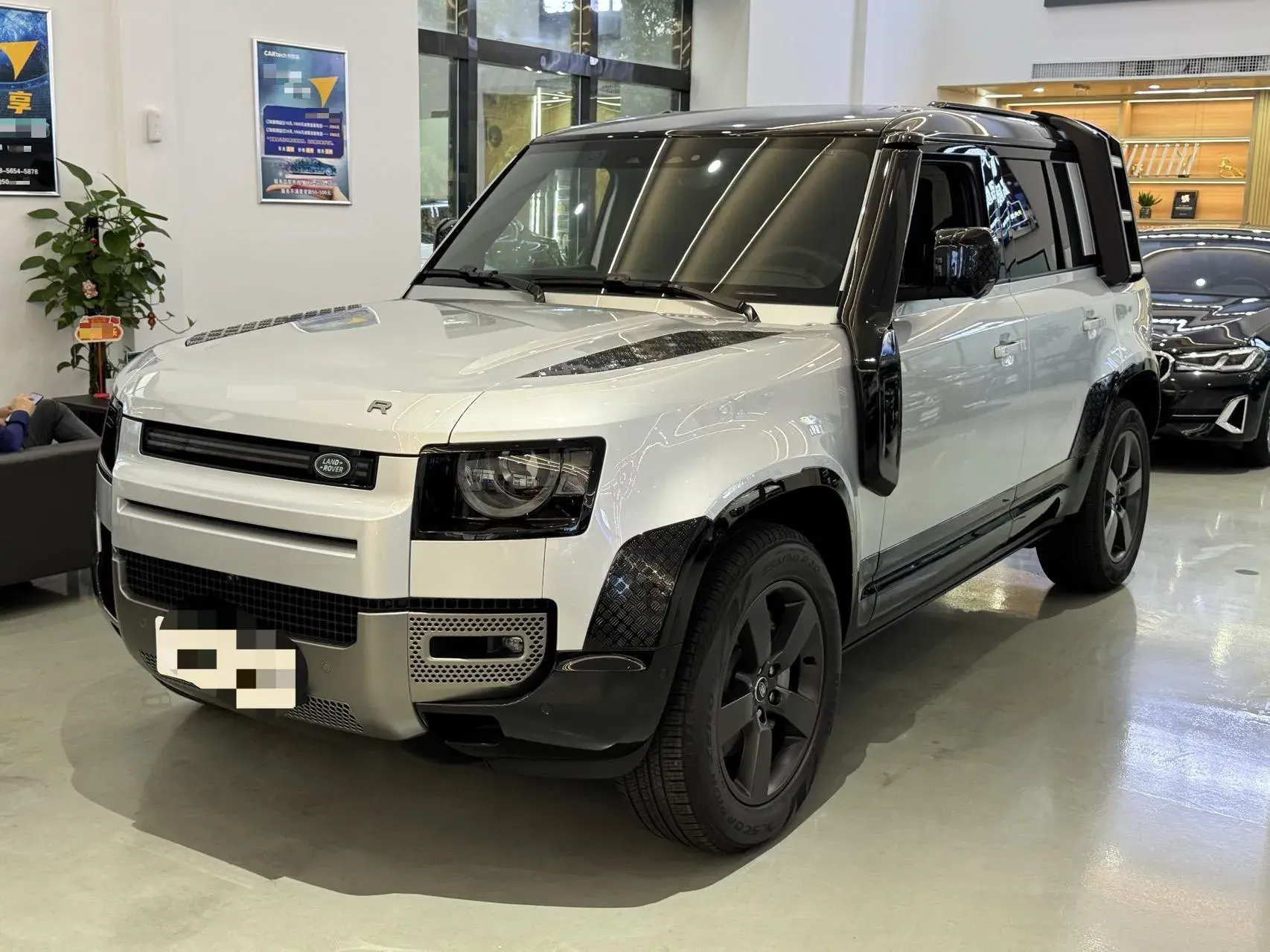 2024 LAND ROVER view 1