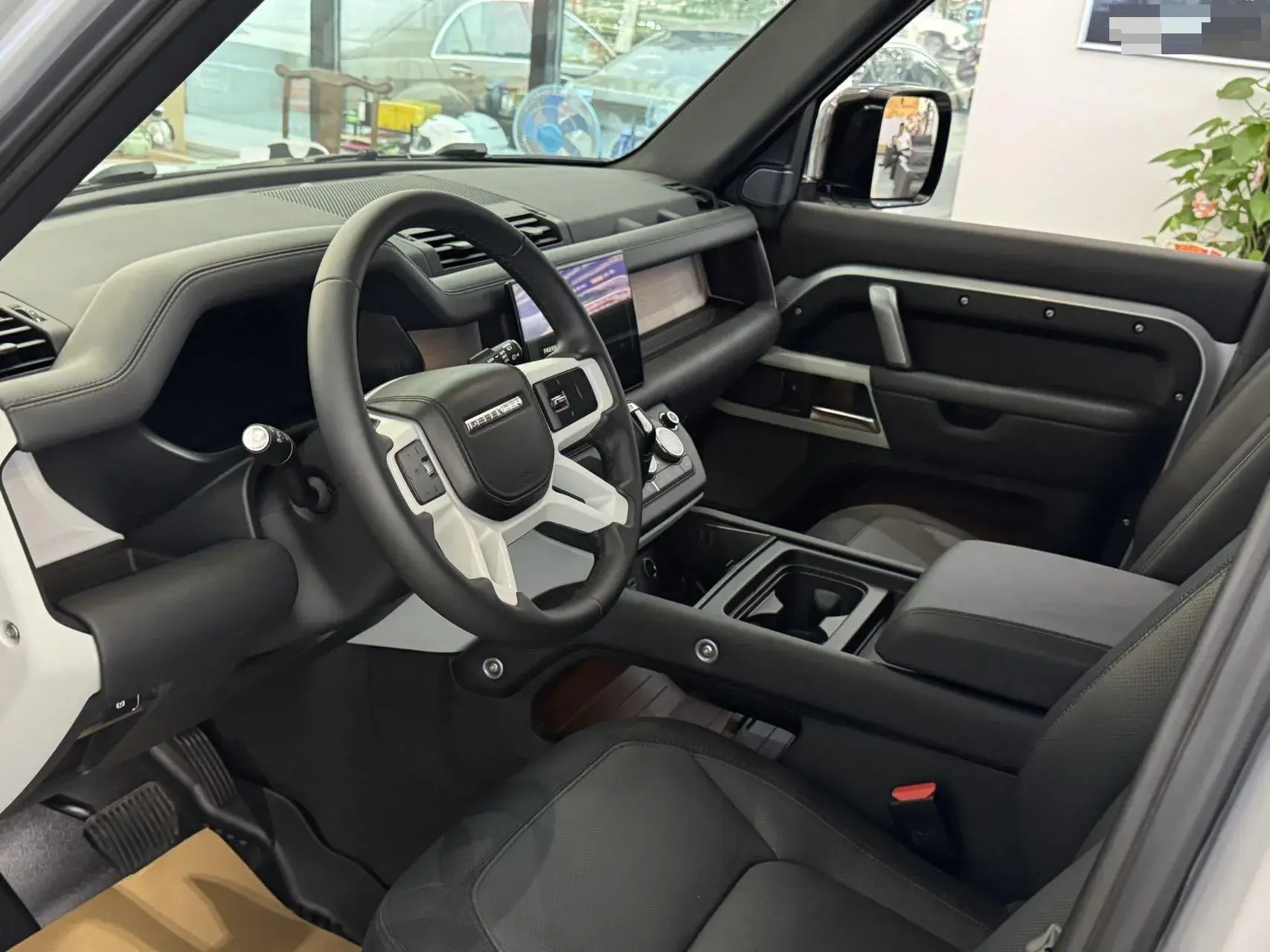 2024 LAND ROVER thumbnail 3