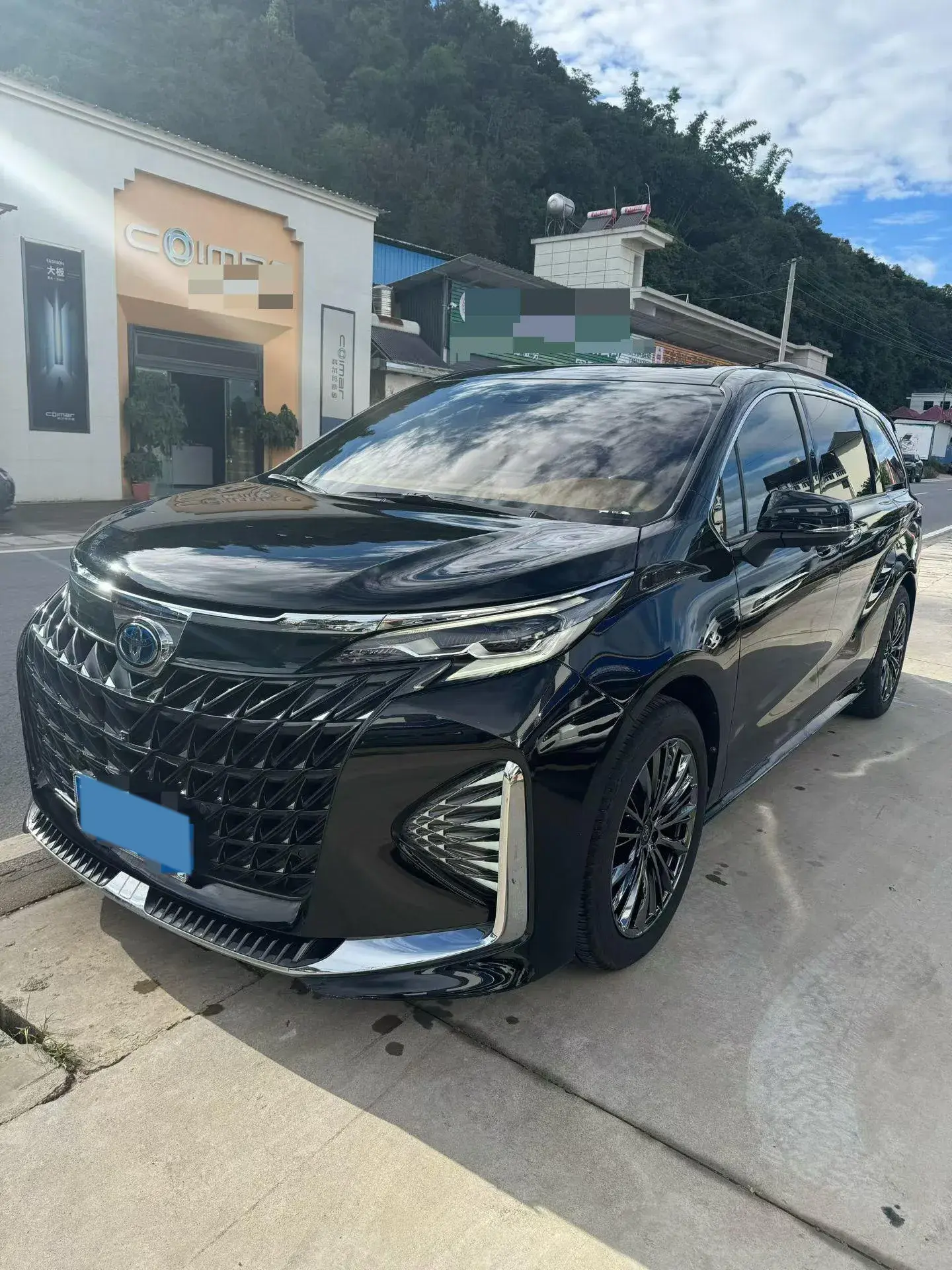 2023 TOYOTA SIENNA view 1