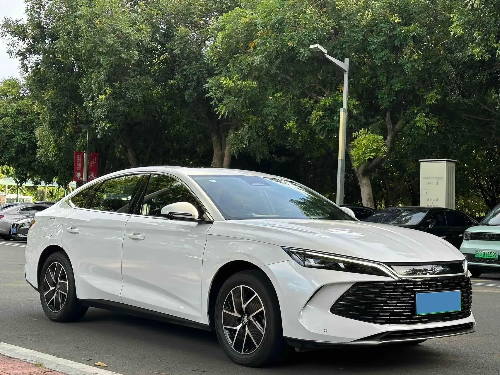 2024 BYD QINL thumbnail 3