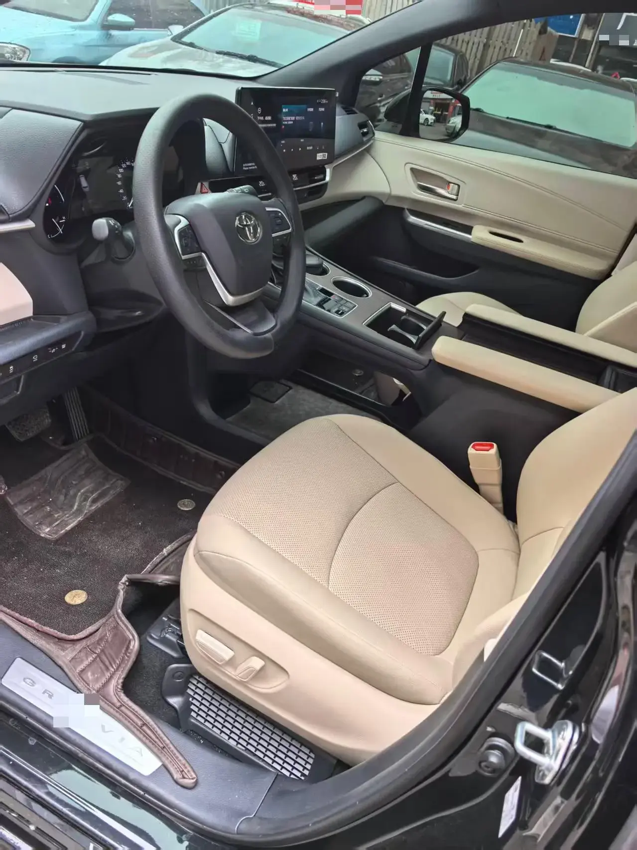 2023 TOYOTA GRANVIA thumbnail 2