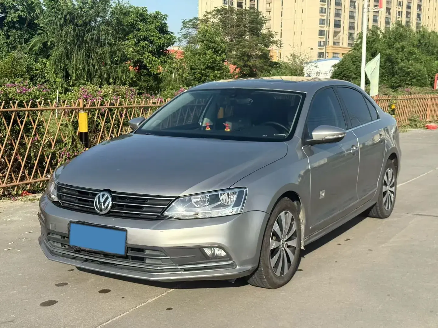 2018 VOLKSWAGEN SAGITAR view 1