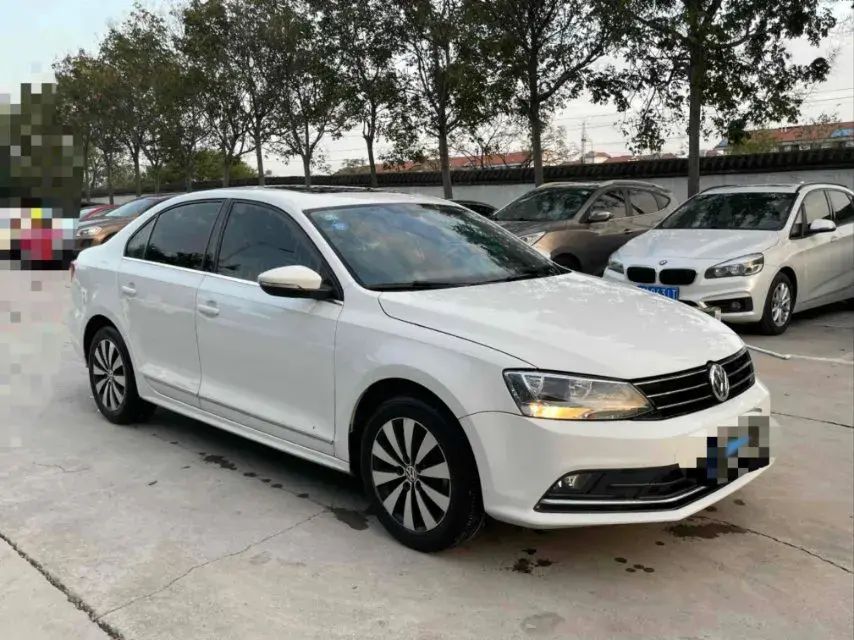 2017 VOLKSWAGEN SAGITAR thumbnail 3