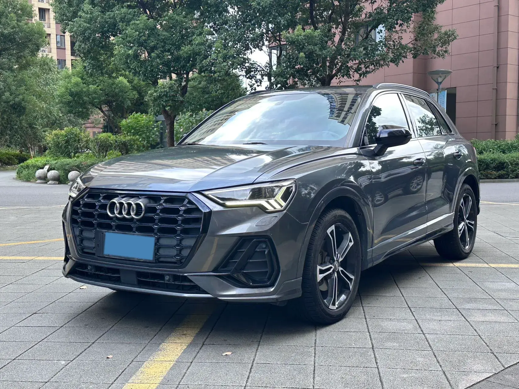 2020 AUDI Q3 view 1