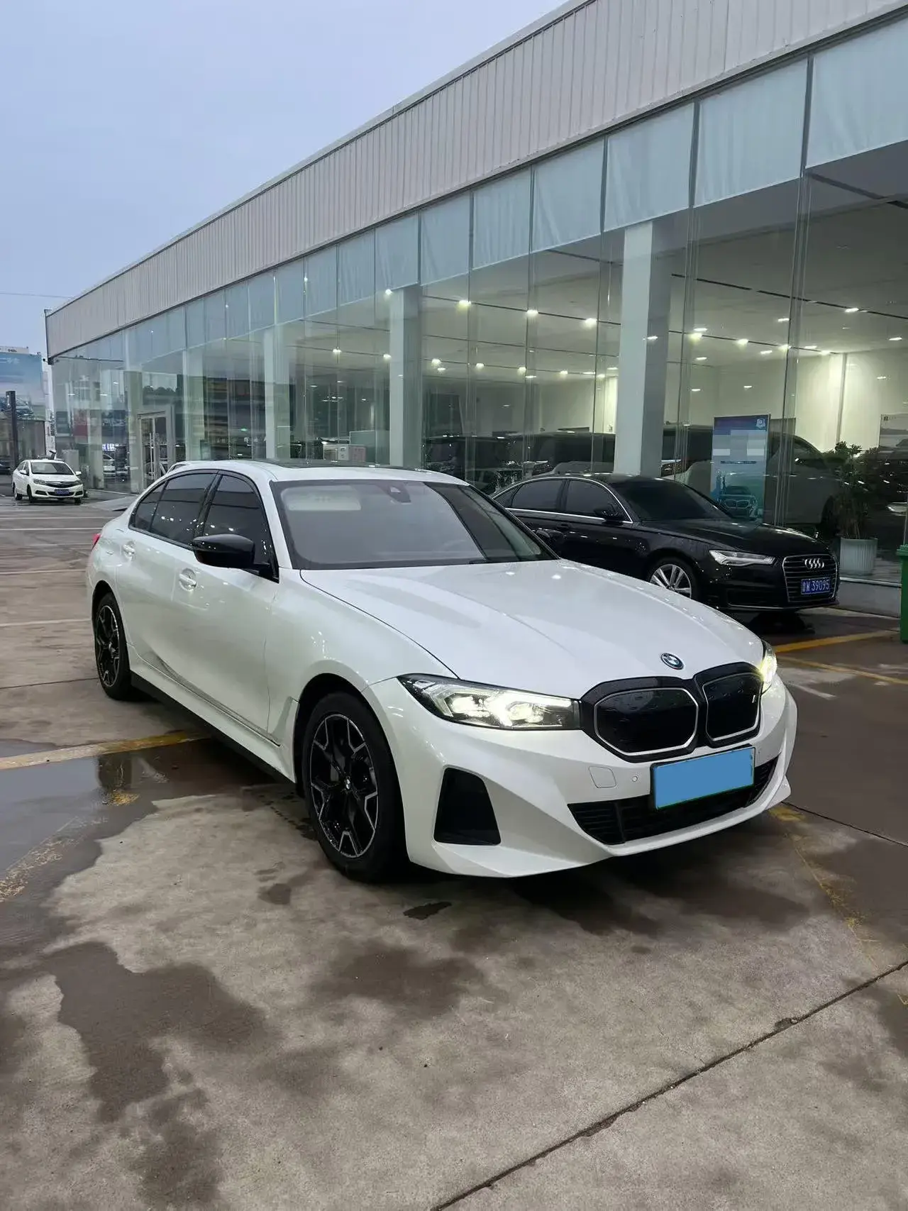 2023 BMW I3 thumbnail 2