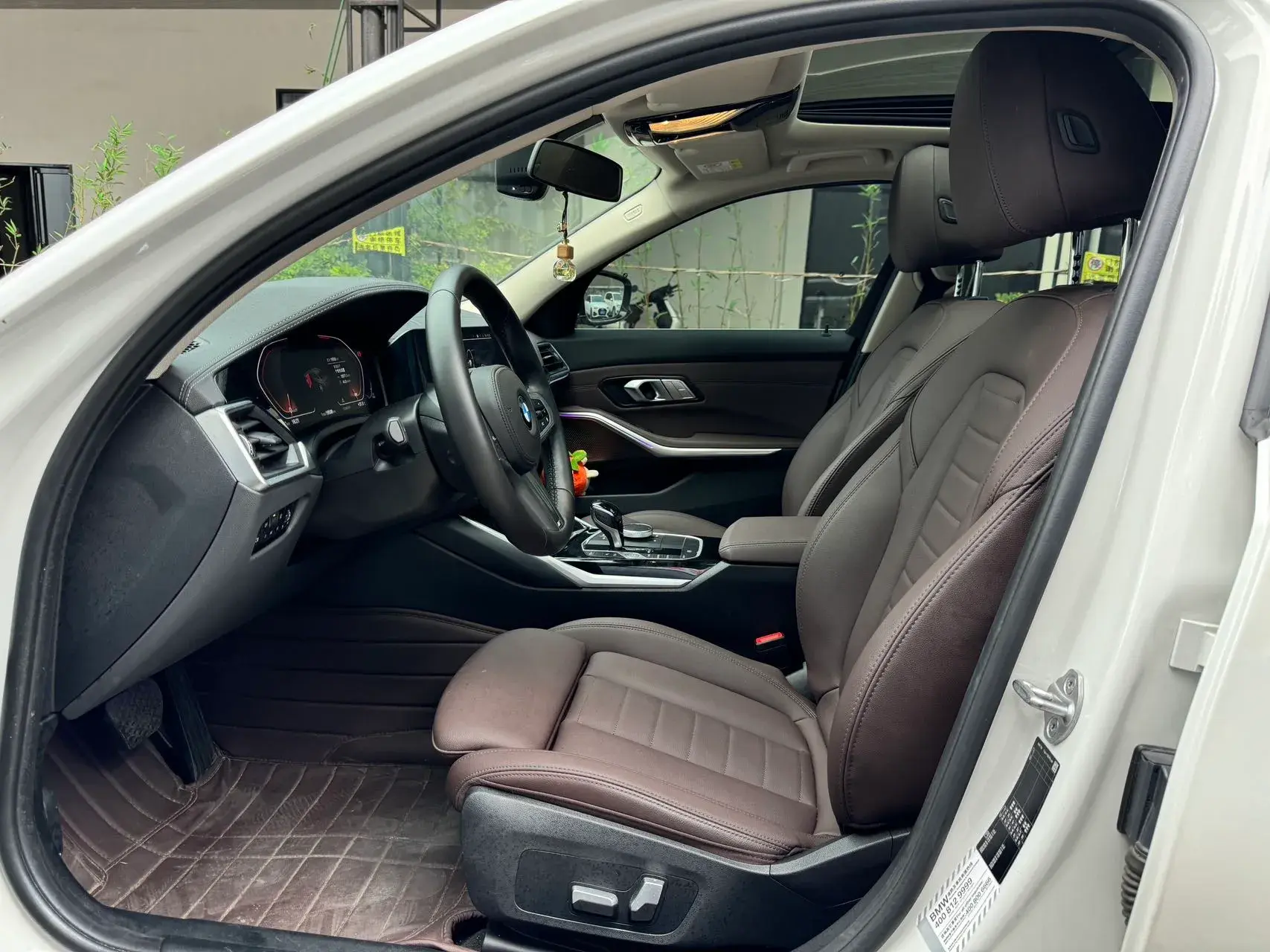 2021 BMW 3 thumbnail 4