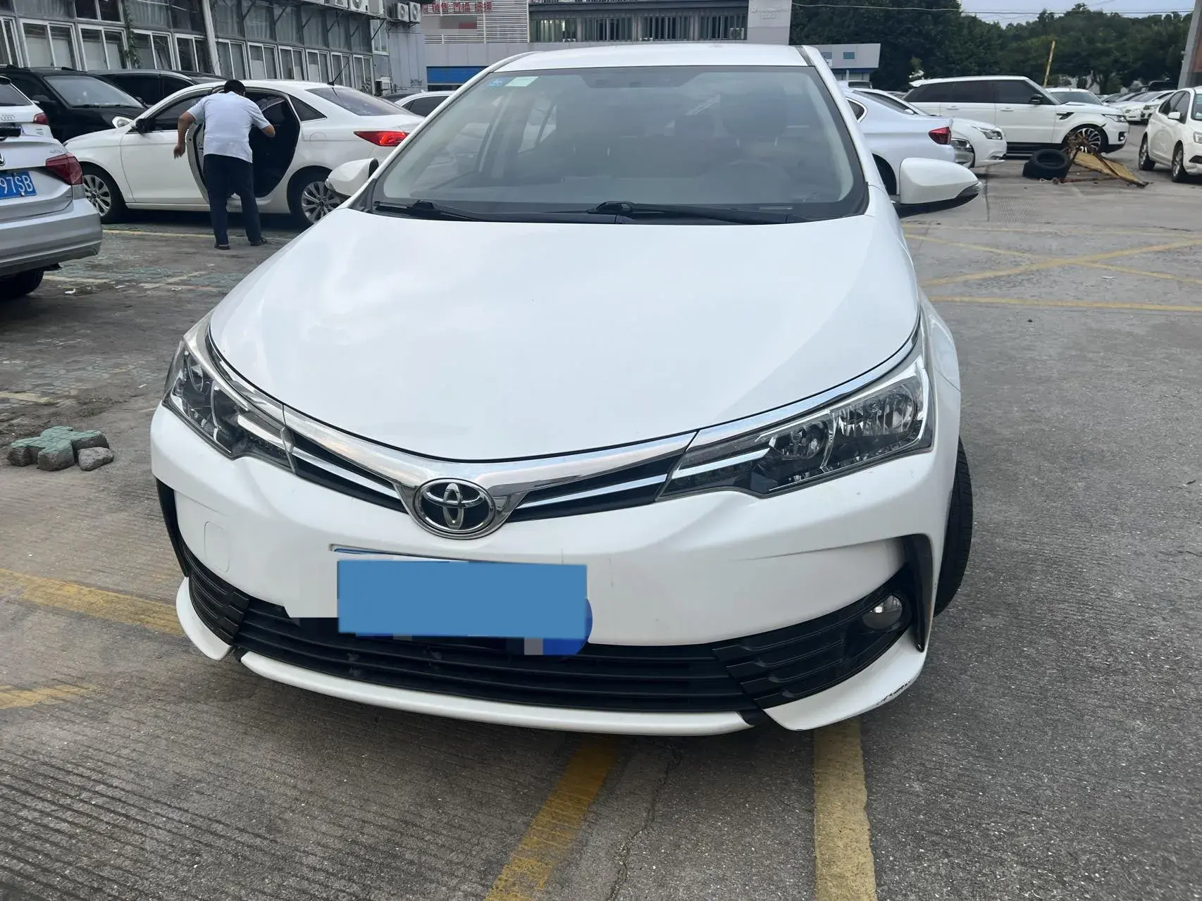 2018 TOYOTA COROLLA thumbnail 2