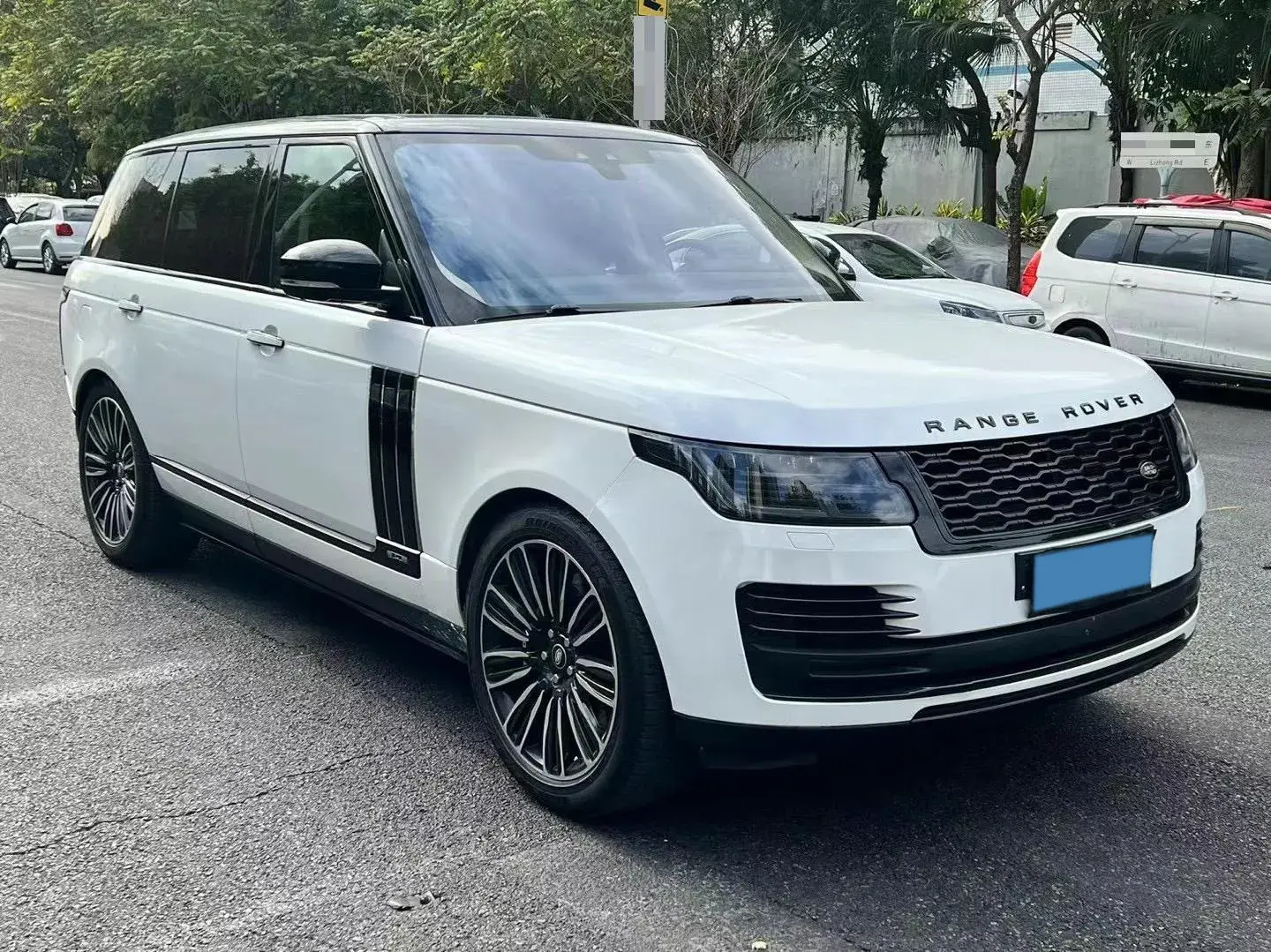 2017 LAND ROVER thumbnail 2