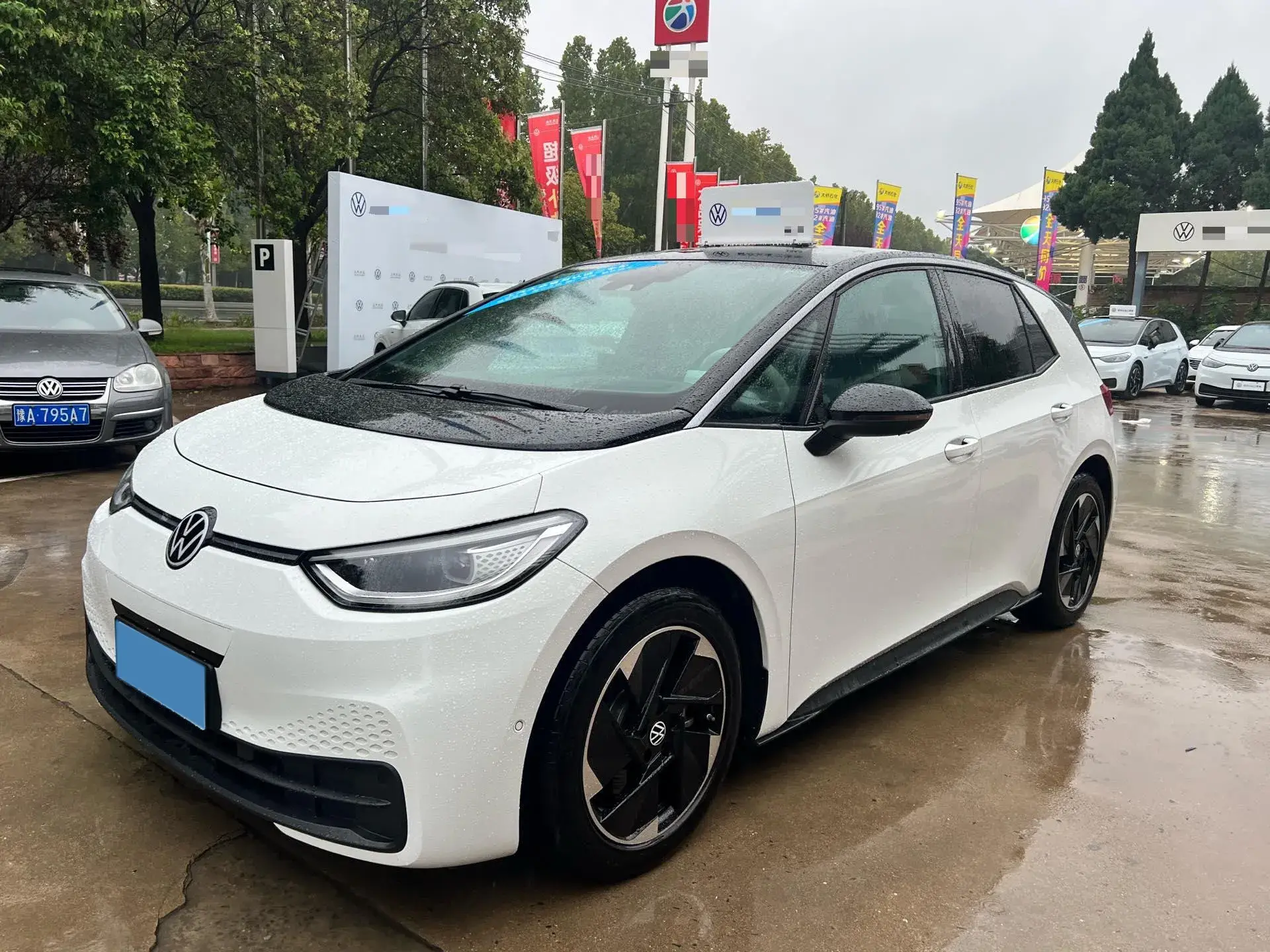 2025 VOLKSWAGEN ID.3 view 1