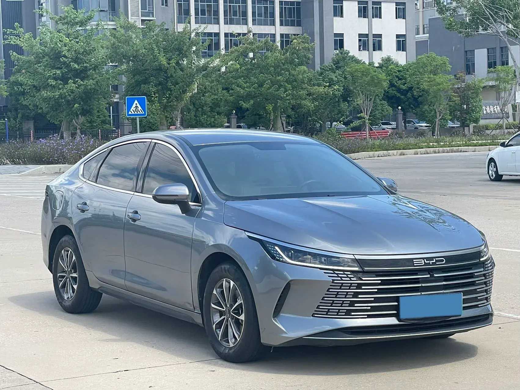 2024 BYD DESTROYER thumbnail 3