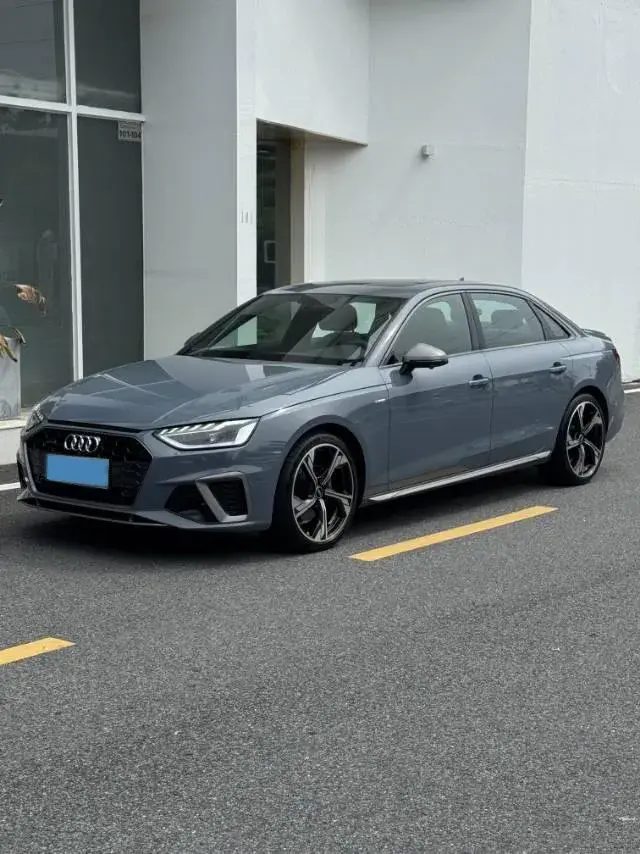 2022 AUDI A4L view 1