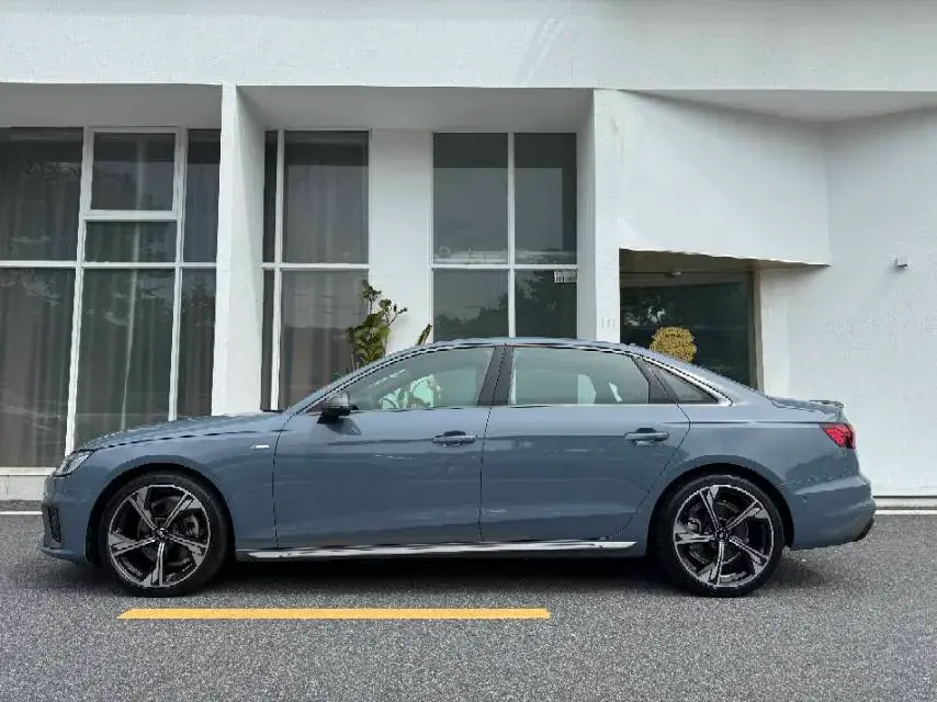 2022 AUDI A4L thumbnail 2