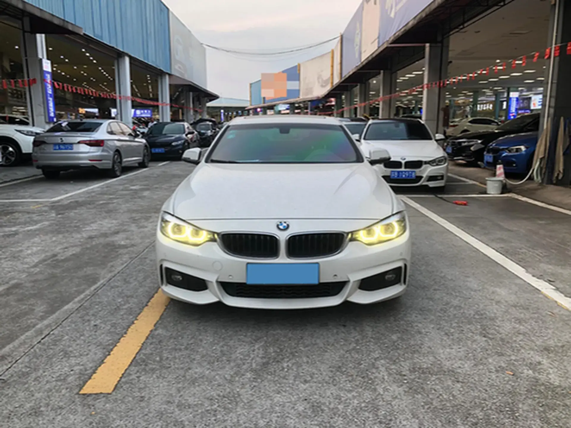 2019 BMW 8 thumbnail 2