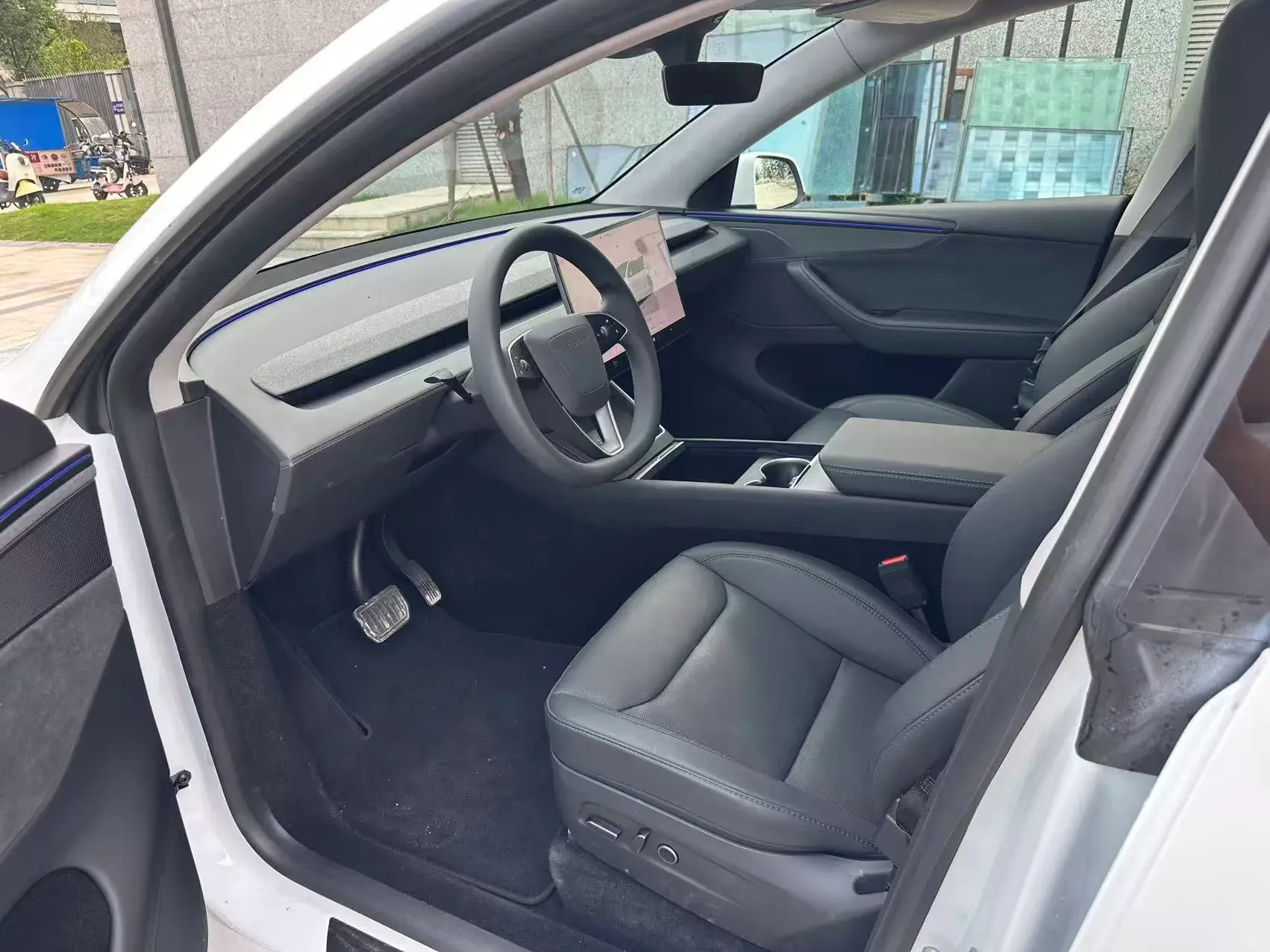 2025 TESLA MODEL thumbnail 4