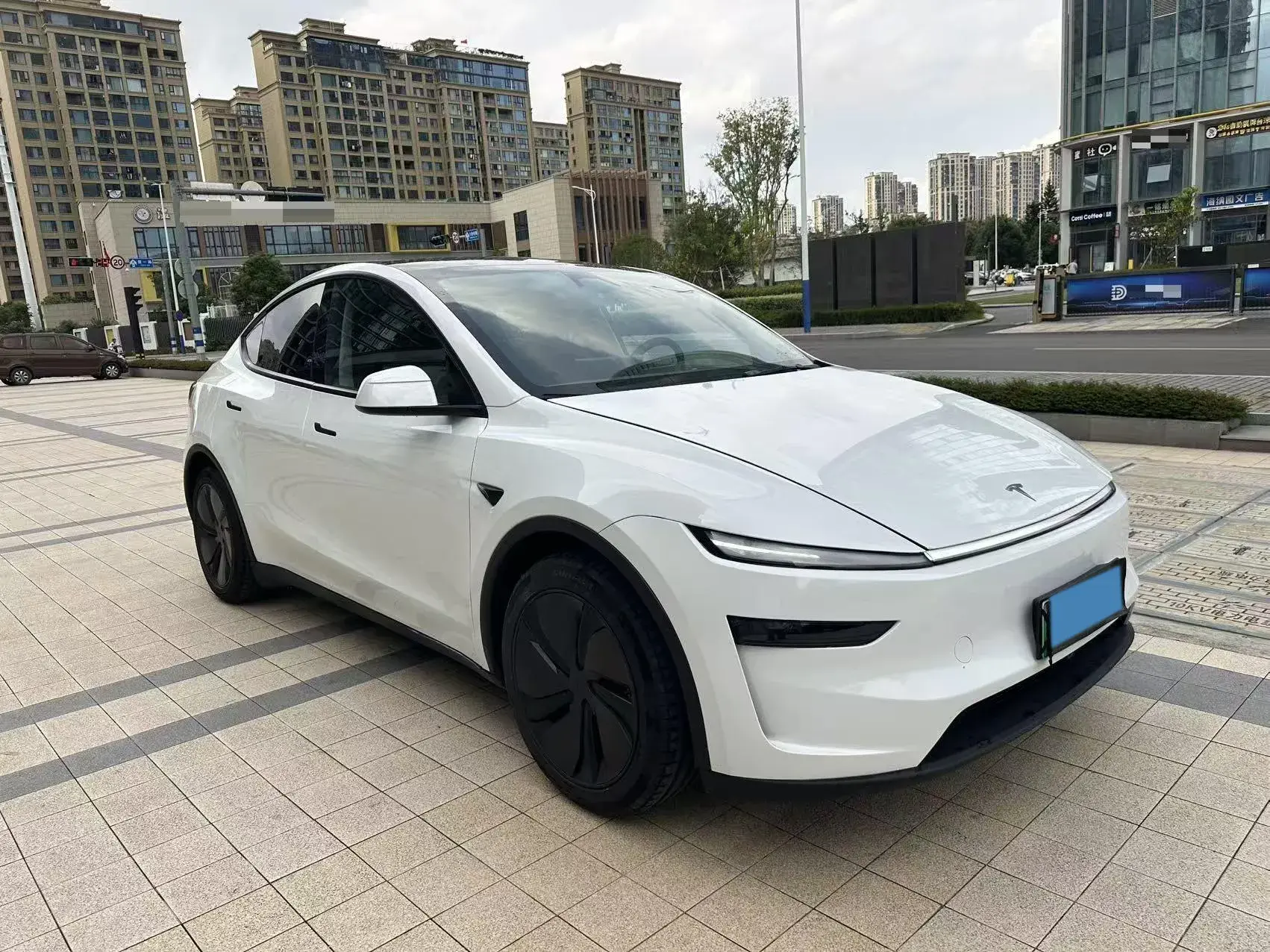 2025 TESLA MODEL thumbnail 3