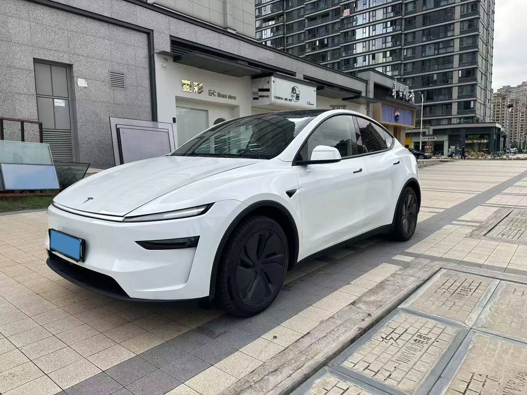 2025 TESLA MODEL view 1