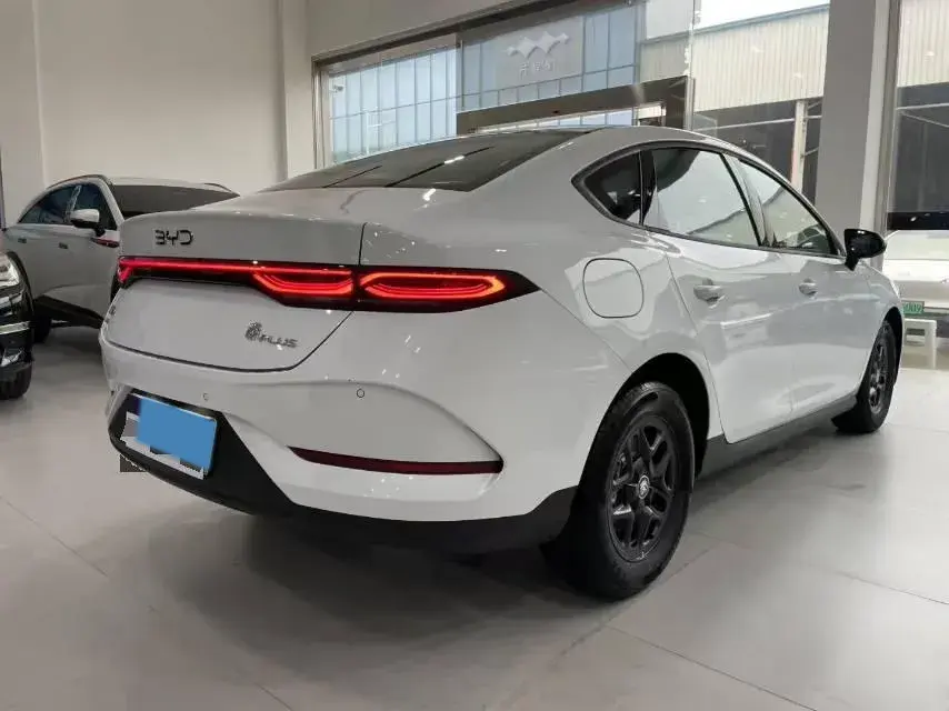 2025 BYD QIN thumbnail 4