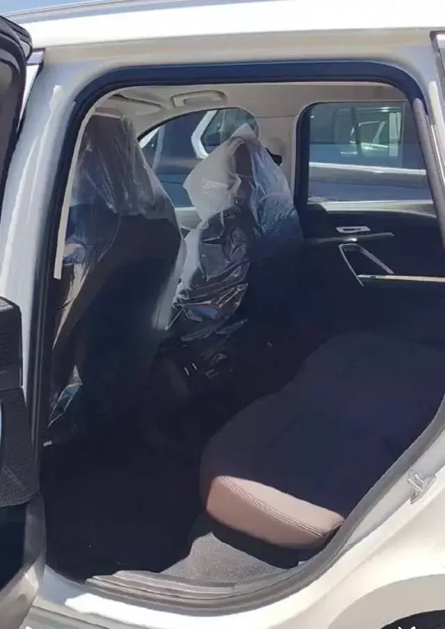 2023 BMW IX1 thumbnail 4