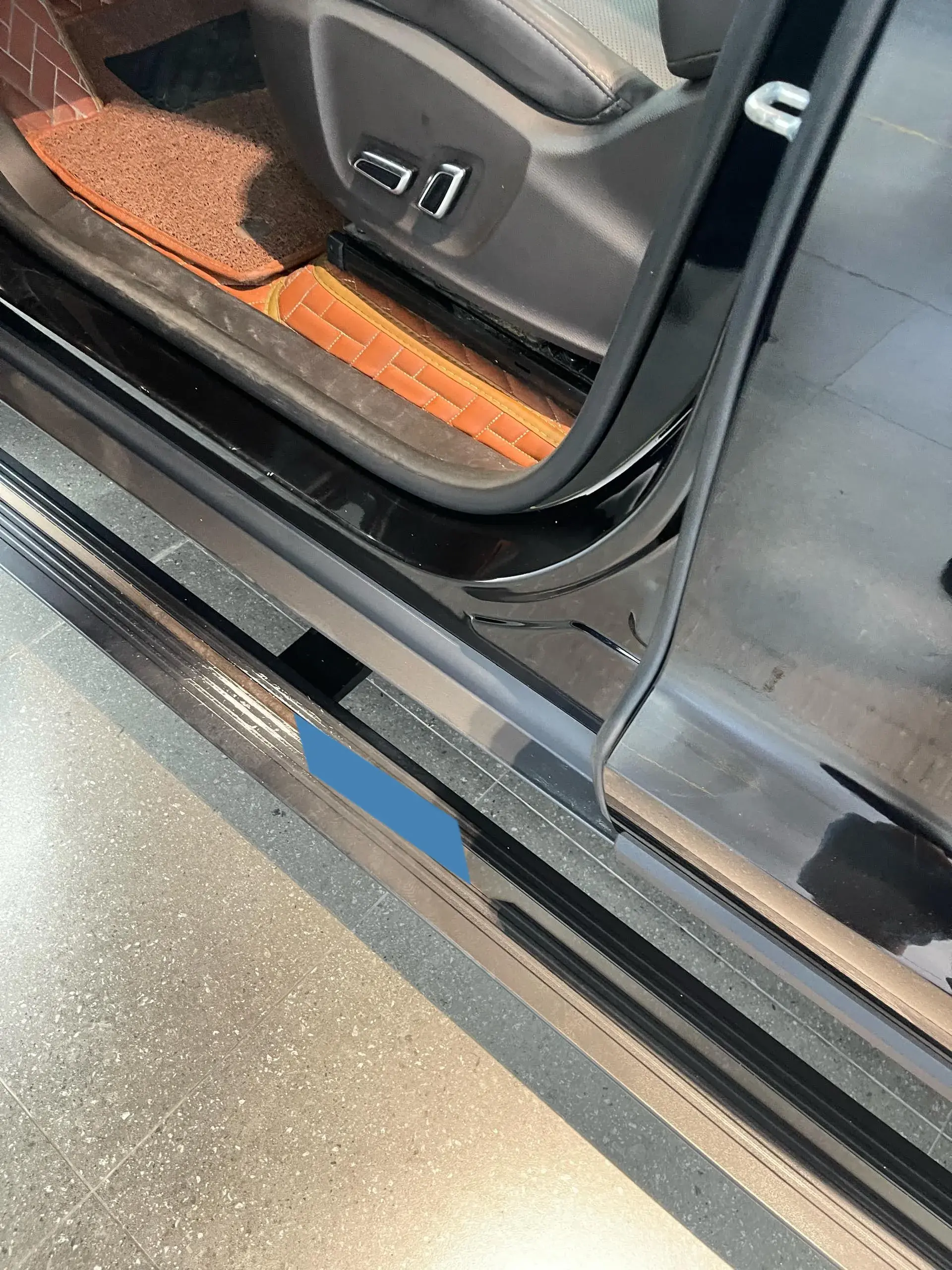 2018 ROEWE RX8 thumbnail 3