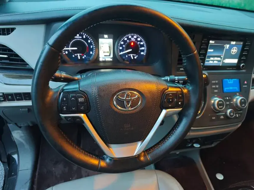 2019 TOYOTA AVALON thumbnail 2