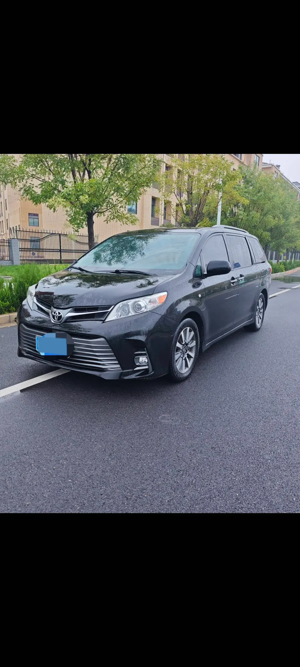 2019 TOYOTA AVALON view 1