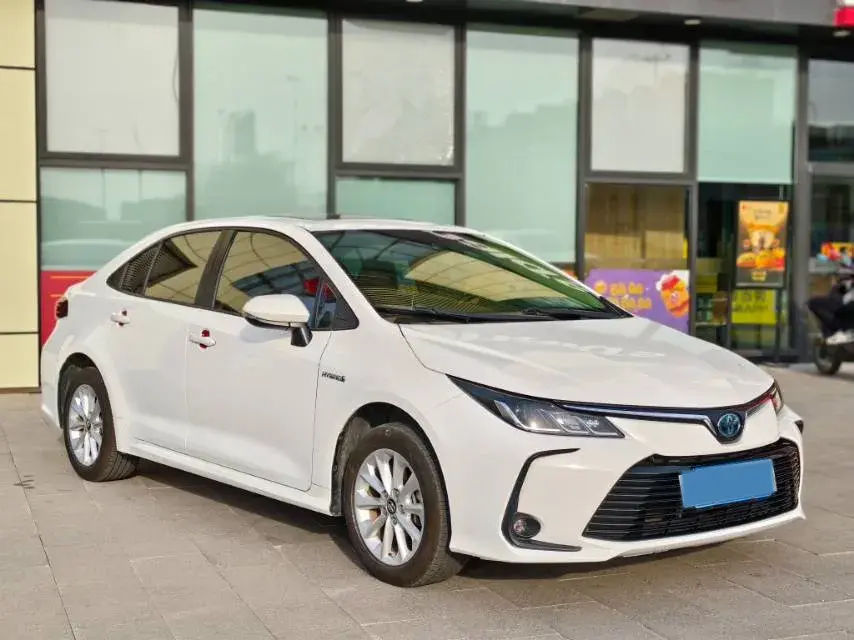 2019 TOYOTA COROLLA thumbnail 3