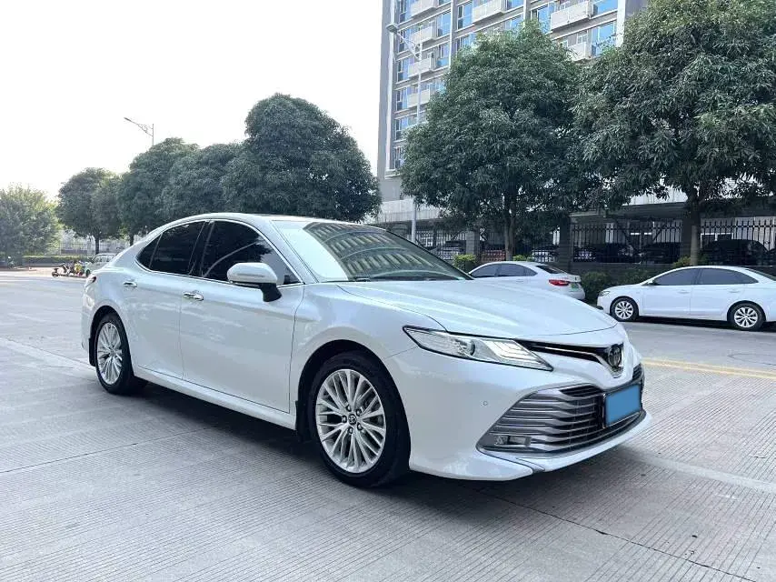 2019 TOYOTA CAMRY thumbnail 3