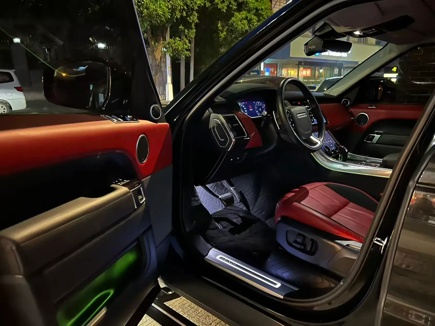 2022 LAND ROVER thumbnail 3