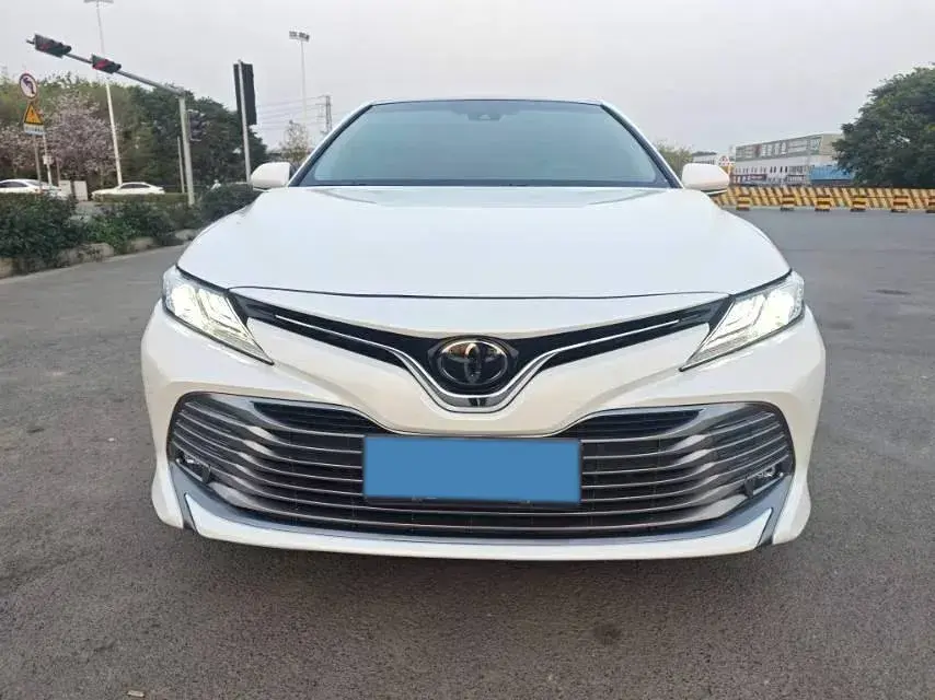 2019 TOYOTA CAMRY thumbnail 2