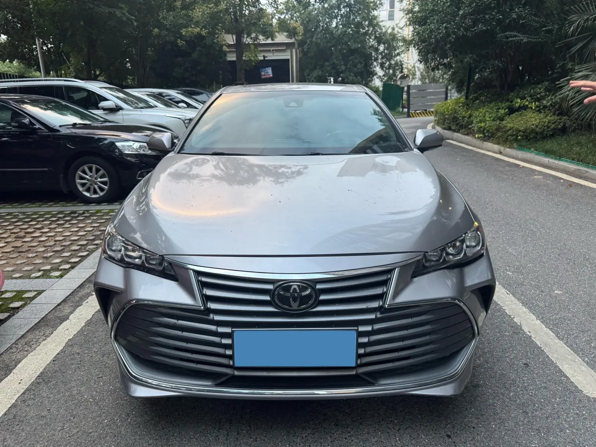 2019 TOYOTA AVALON thumbnail 2