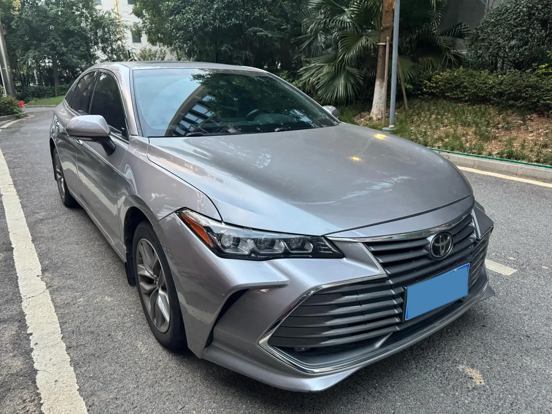 2019 TOYOTA AVALON thumbnail 3