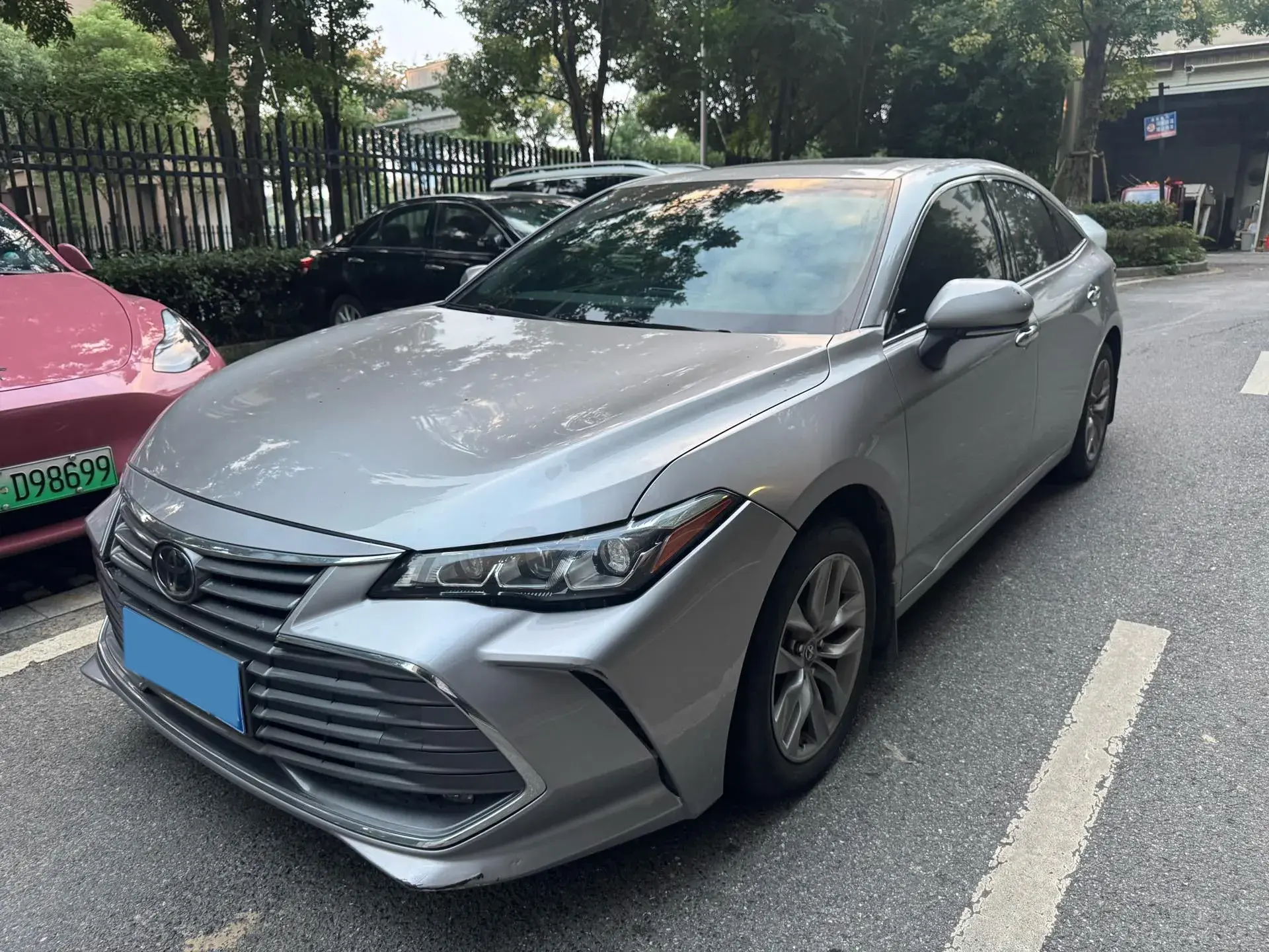 2019 TOYOTA AVALON view 1