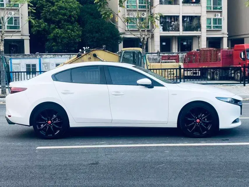 2021 MAZDA 3 thumbnail 4