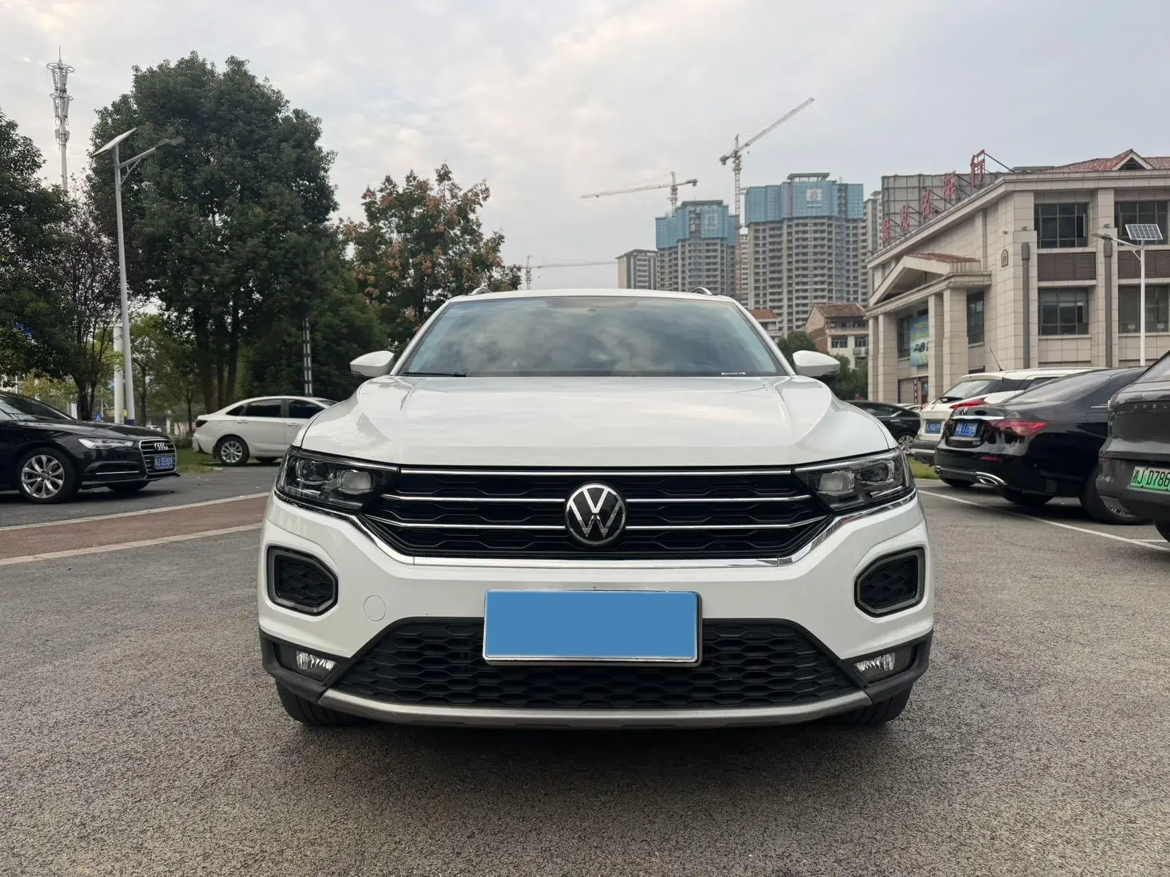 2020 VOLKSWAGEN T-ROC thumbnail 2