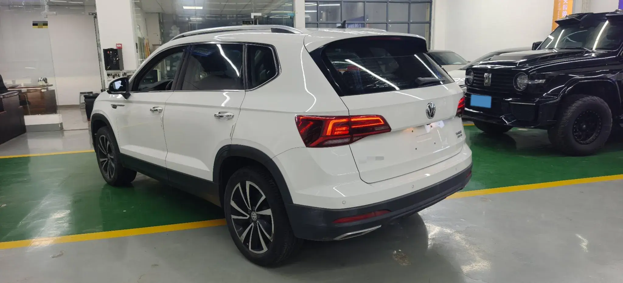 2020 VOLKSWAGEN THARU thumbnail 3
