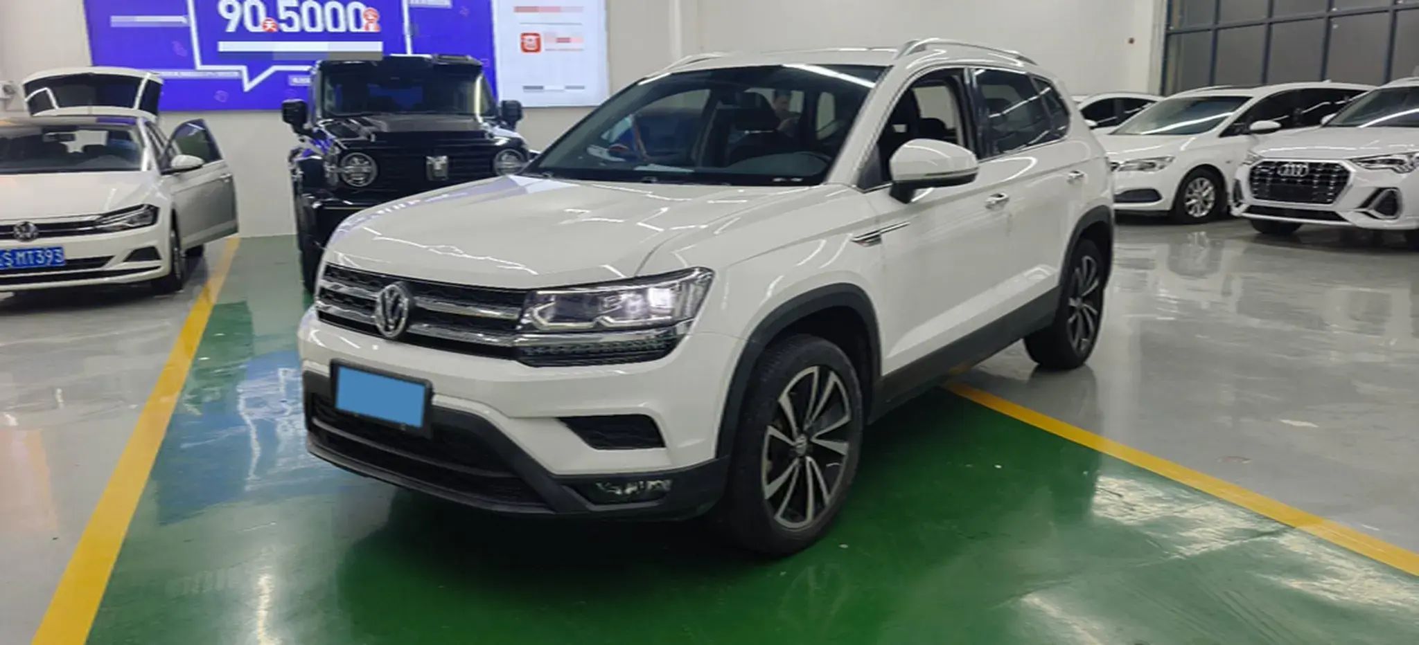 2020 VOLKSWAGEN THARU view 1