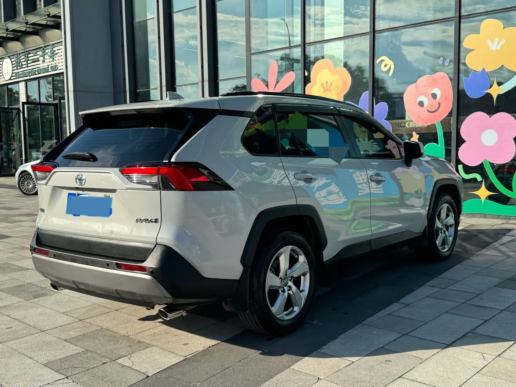 2020 TOYOTA RAV4 thumbnail 4