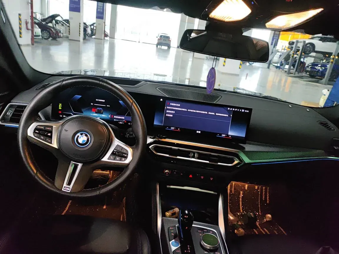 2022 BMW i4 BEV 83.9KWH,autocango,china used car exporter,china ev exporter,chinese used car exporter,chinese used ev exporter