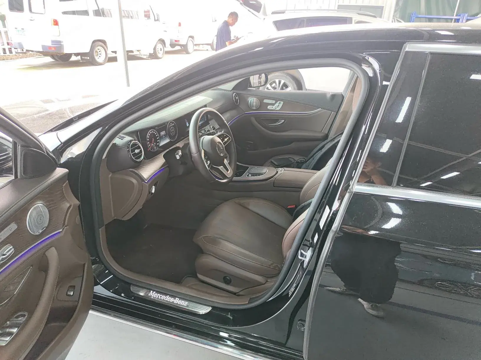 2020 MERCEDES-BENZ E thumbnail 3