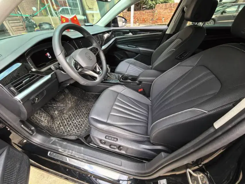 2024 VOLKSWAGEN PASSAT thumbnail 4