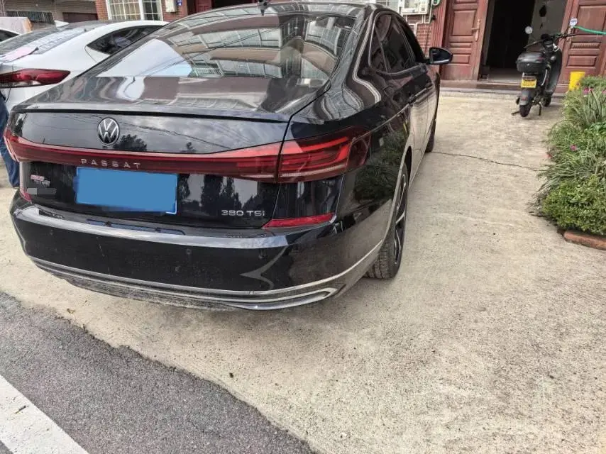 2024 VOLKSWAGEN PASSAT thumbnail 3