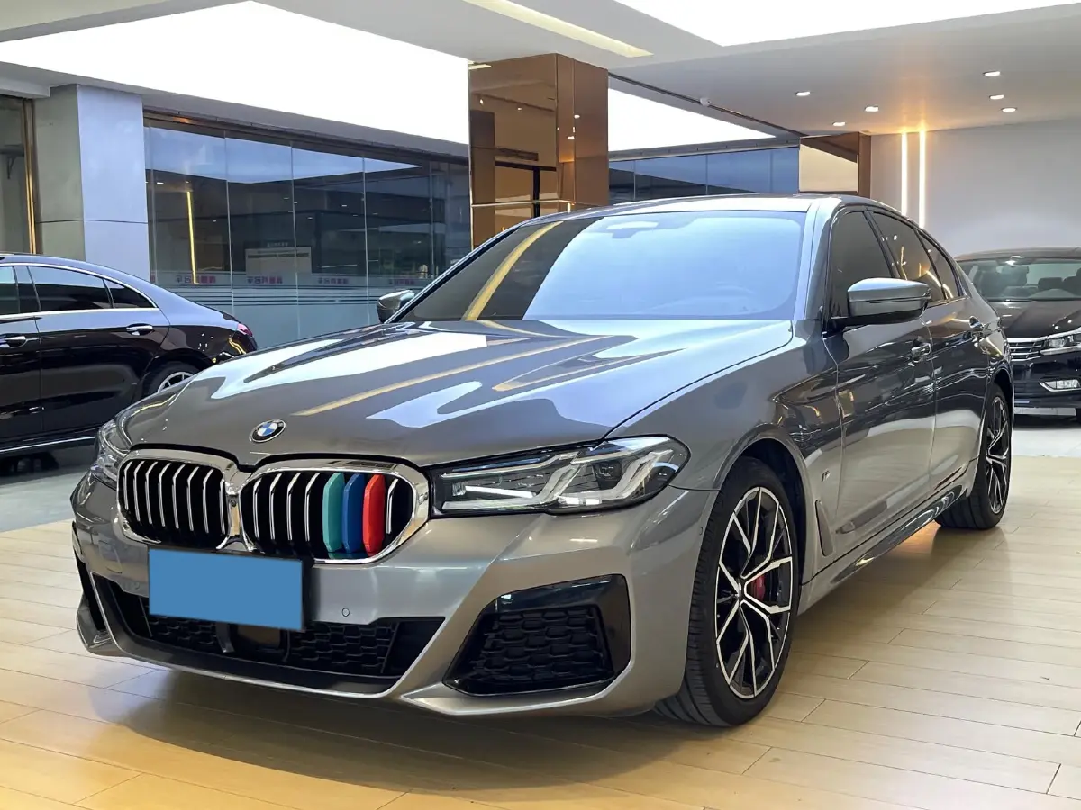 2021 BMW 5 Series 3.0T 340HP L6 8AT
