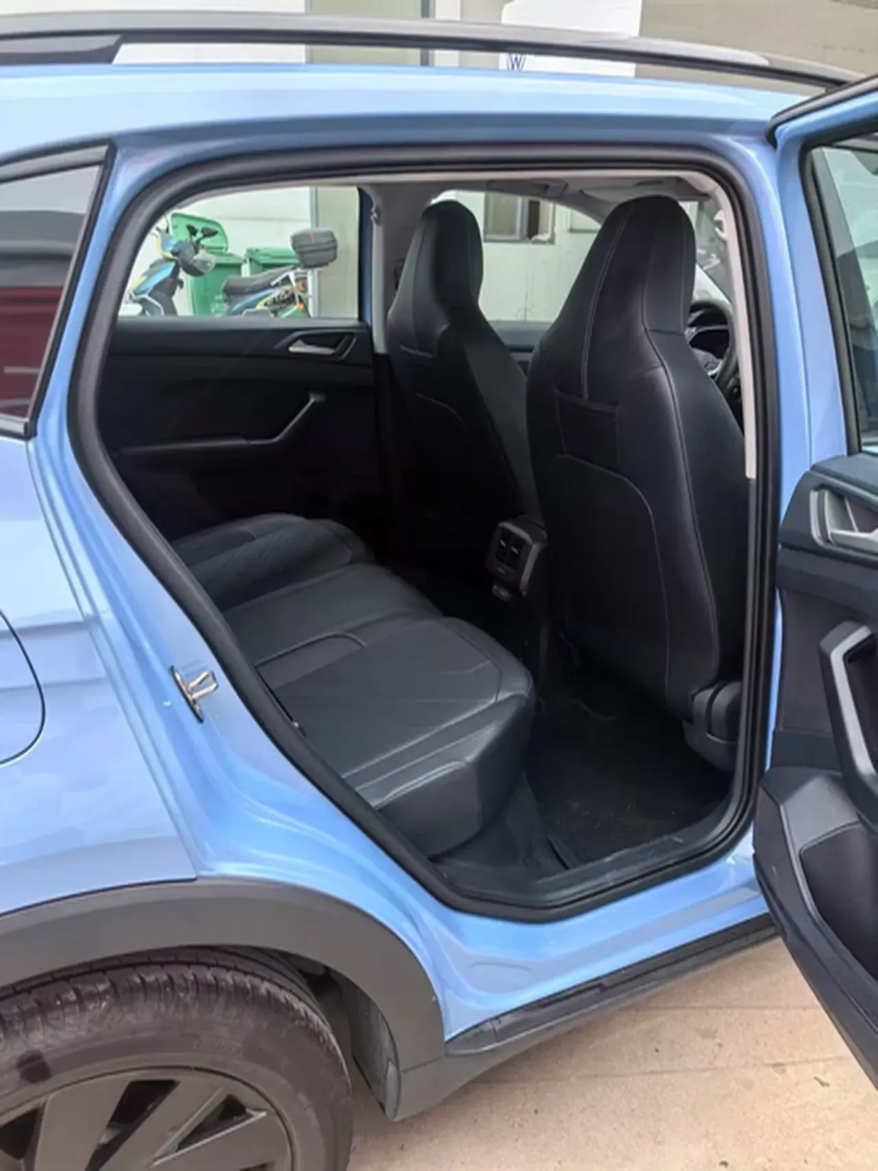 2025 VOLKSWAGEN THARU thumbnail 3