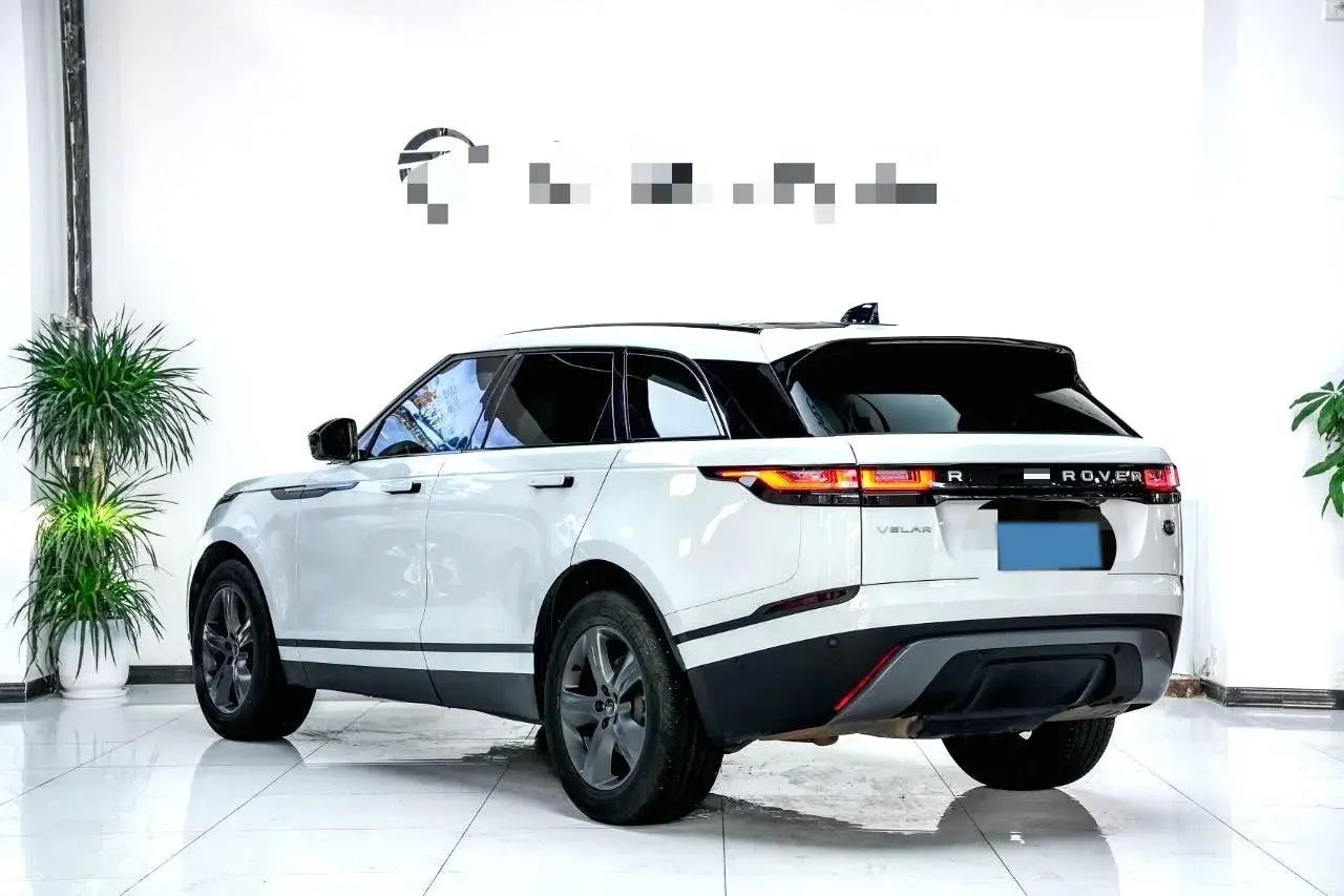 2022 LAND ROVER thumbnail 4