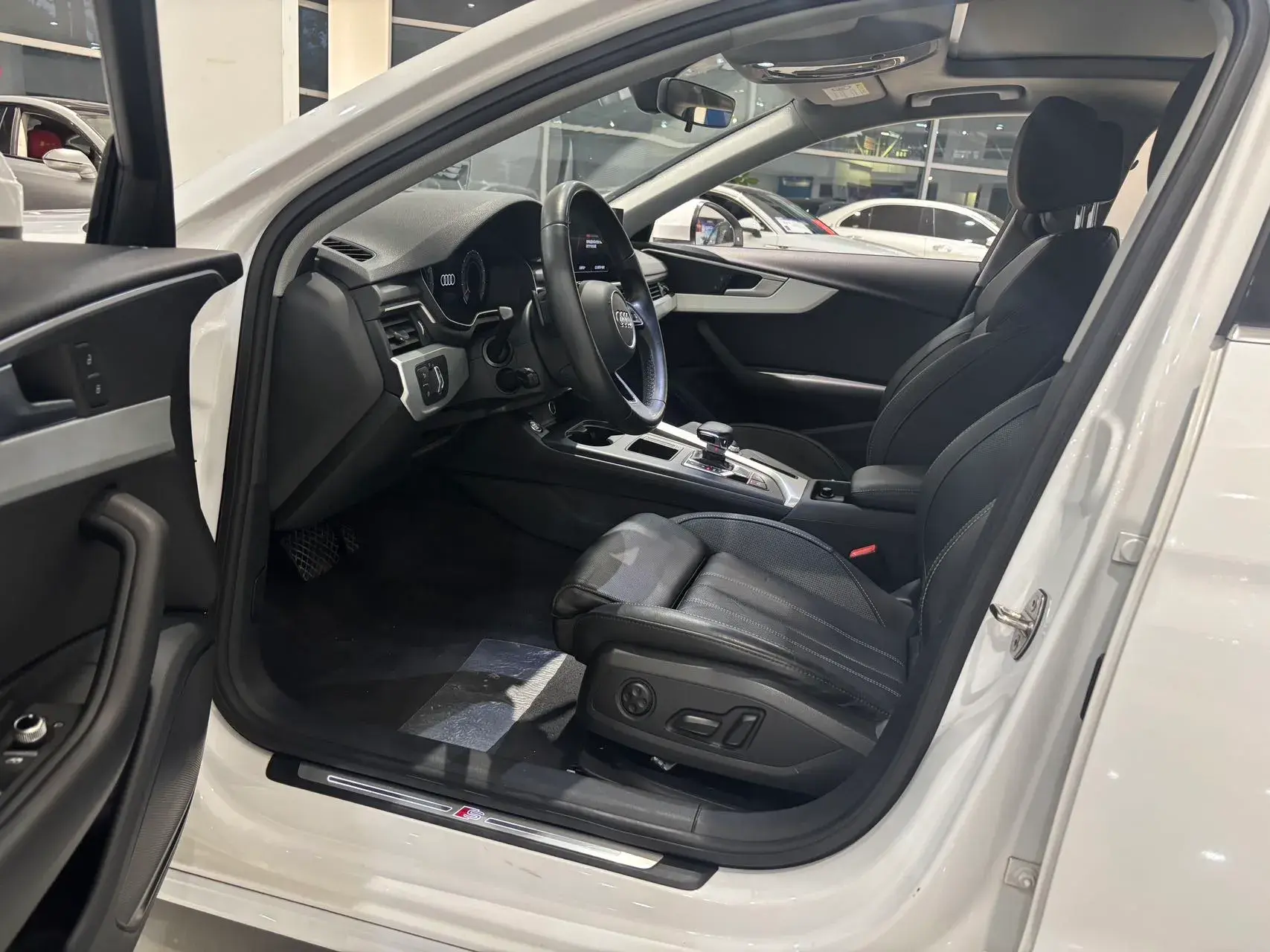 2022 AUDI A4L thumbnail 3