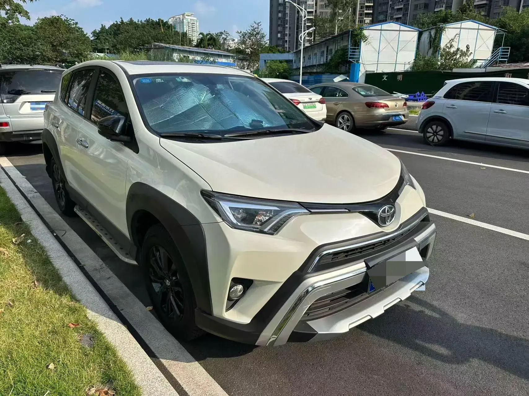2019 TOYOTA RAV4 thumbnail 3