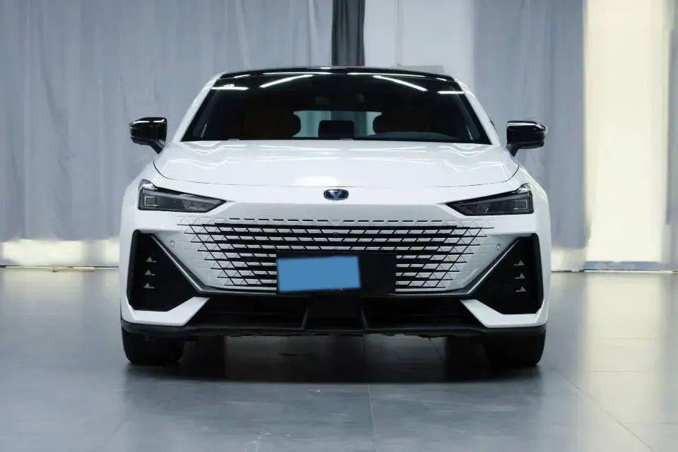 2022 CHANGAN UNI-V thumbnail 2