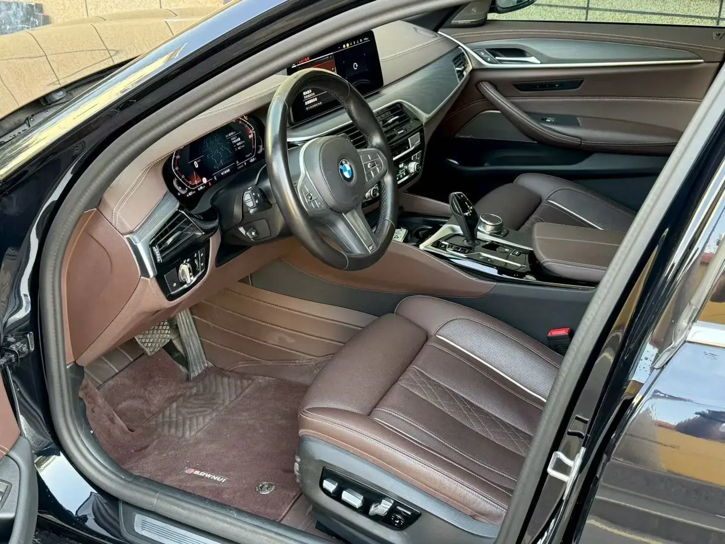 2023 BMW 5 thumbnail 3