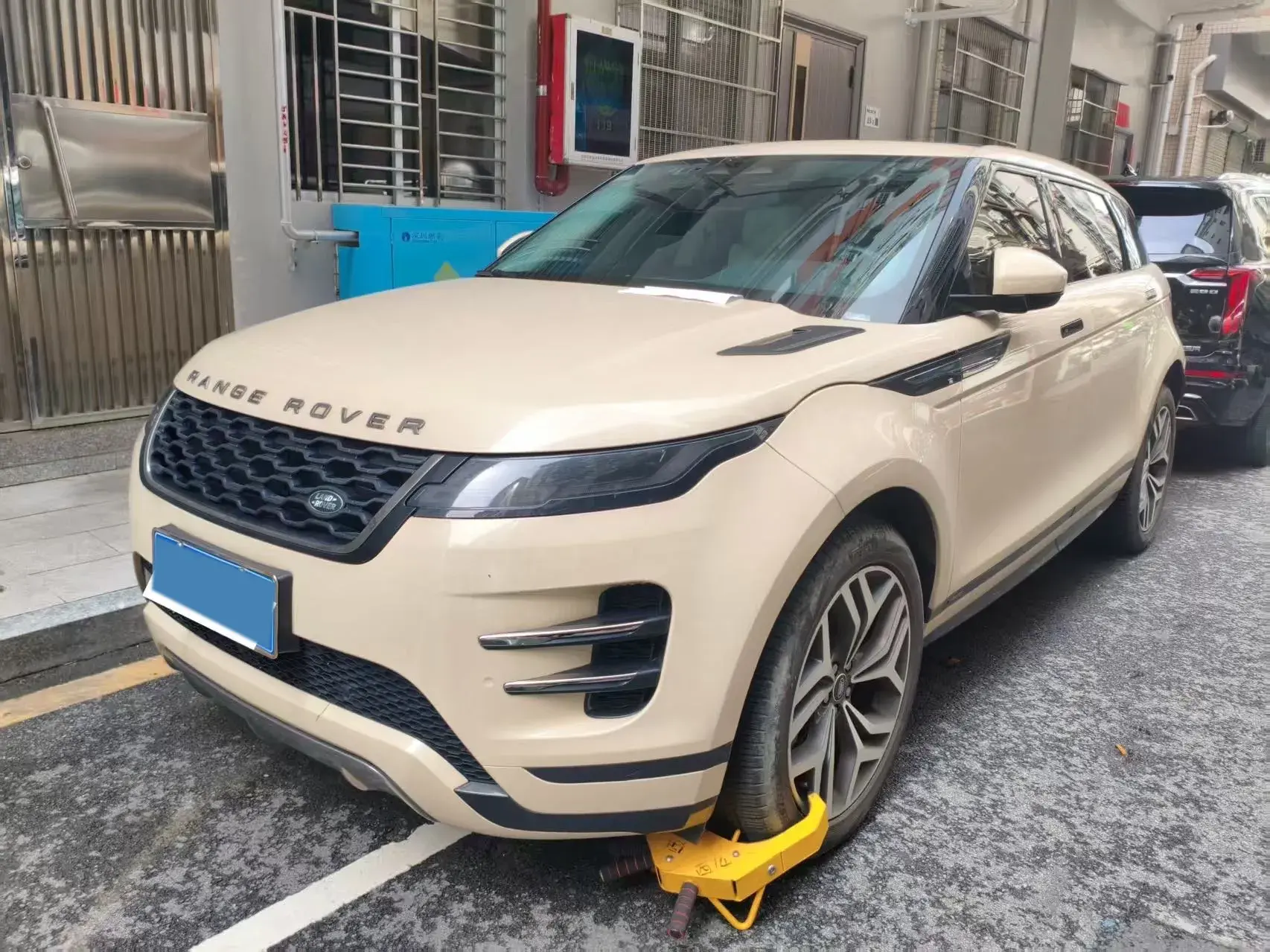 2021 LAND ROVER view 1